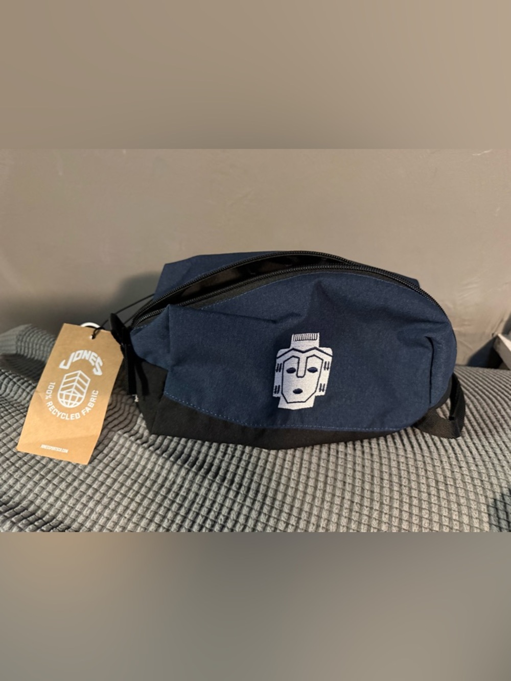 Jones Recycled Fabric Navy and Black Toiletry Bag